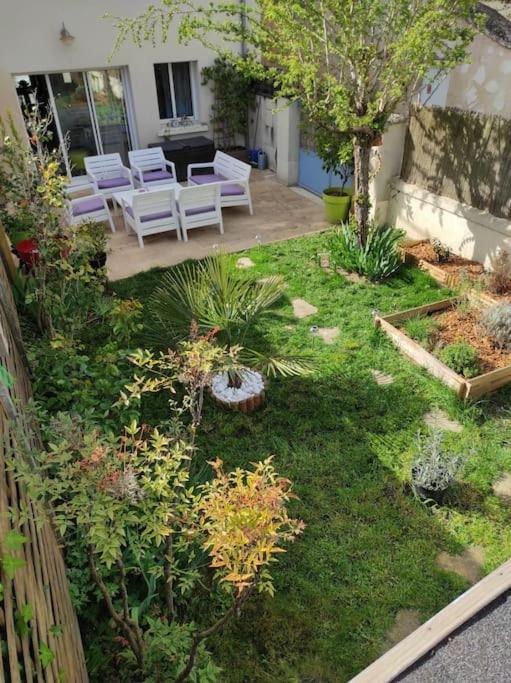 Chaleureuse Maison De Ville Avec Parking Gratuit Chinon Esterno foto